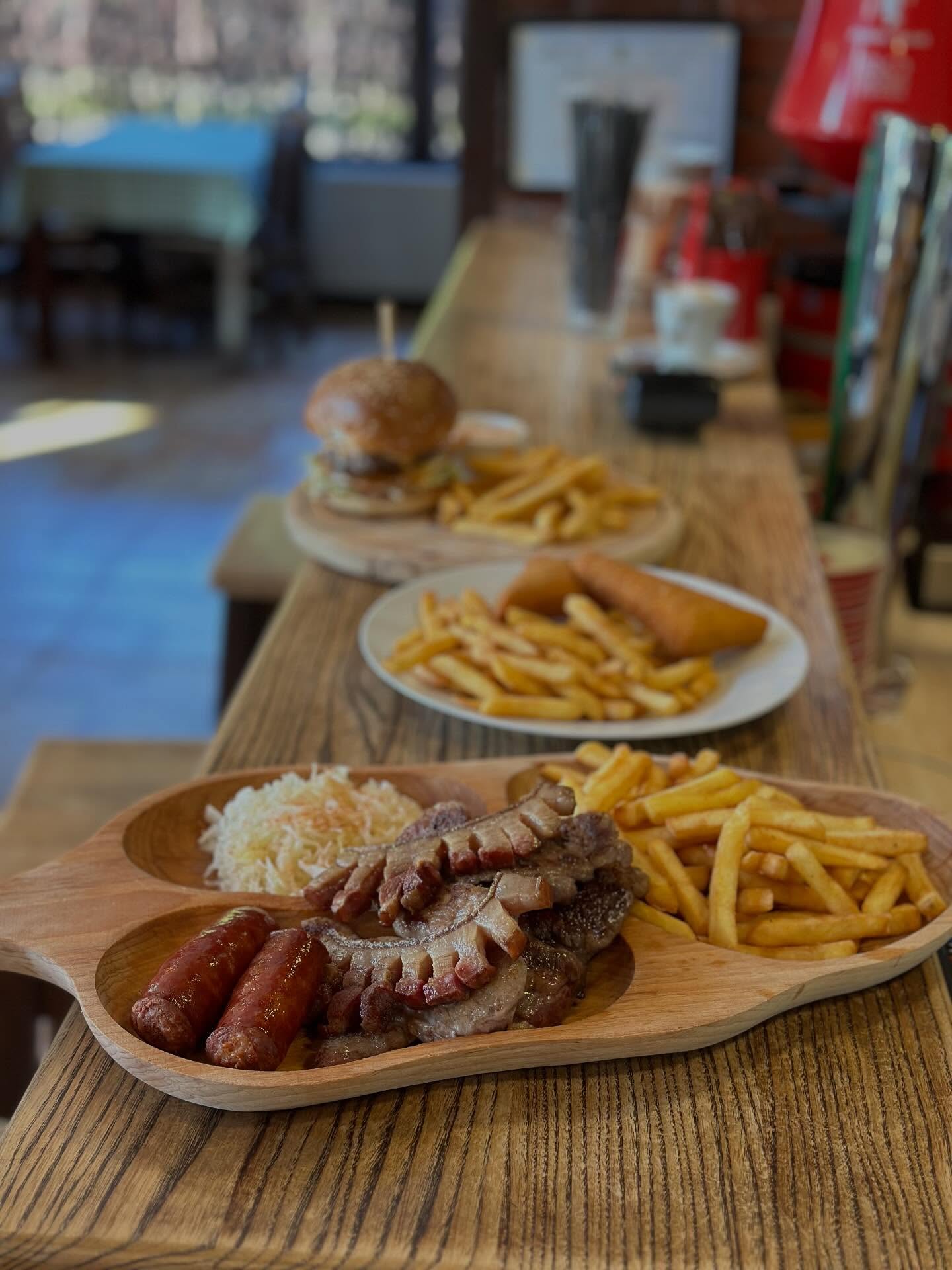 Misi kedvence — grilltál tarjával, kolbásszal, szalonnával